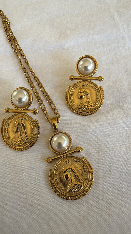 The Pearl Drop Necklace